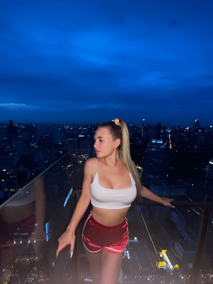 Лаура привлекальеная девушка из Рефтинский цена от 3000 руб