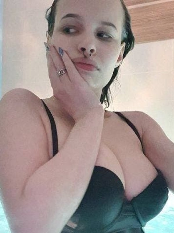 Карина привлекательная девушка из Рефтинский цена от 3000 руб