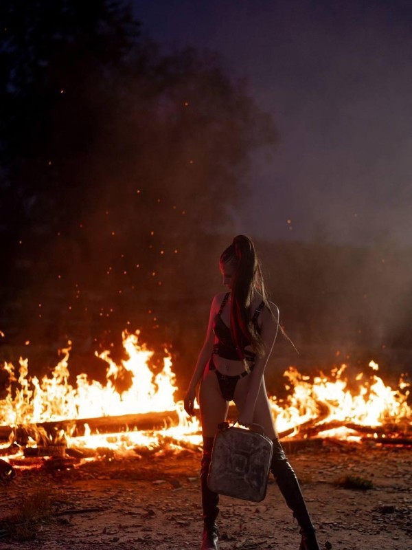 Евочка привлекательная девушка из Рефтинский цена от 5000 руб