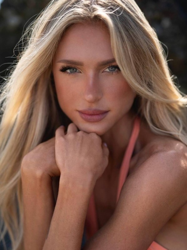 Катерина привлекательная девушка из Рефтинский цена от 5000 руб